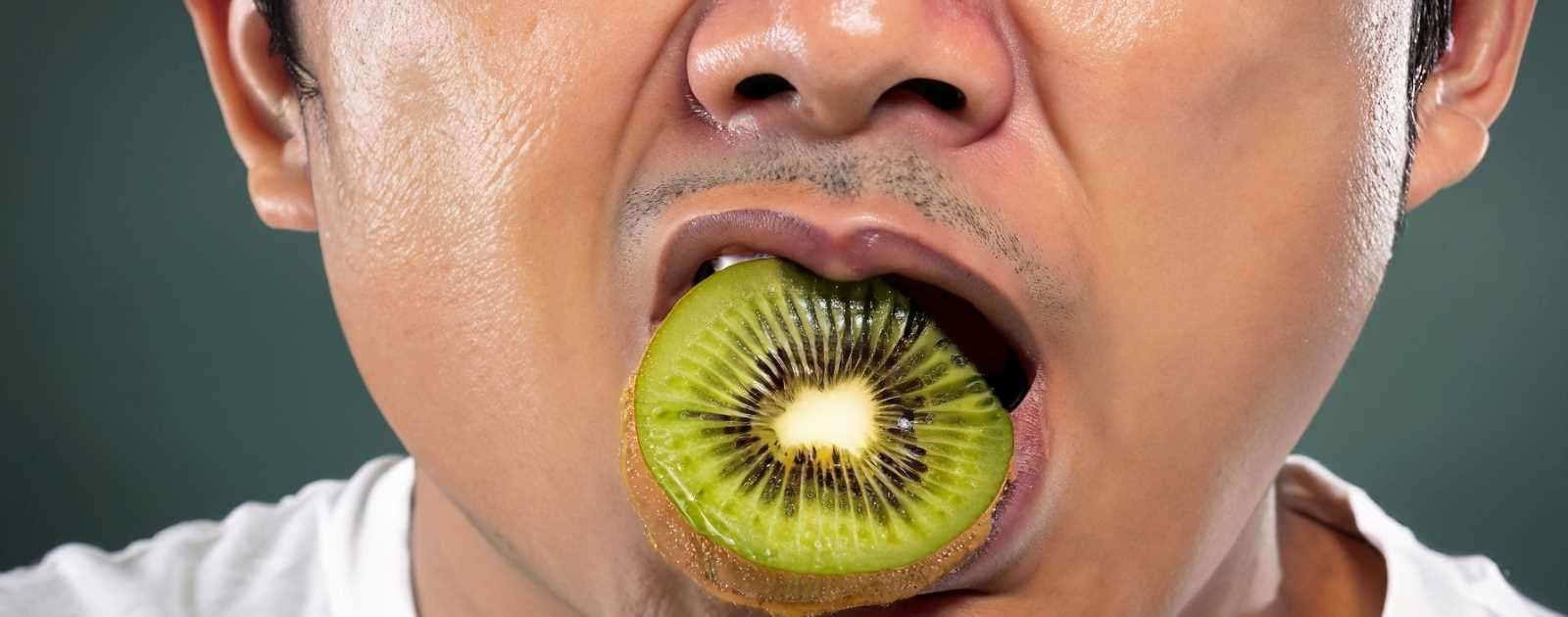 Why Does Kiwi Burn My Tongue? [Itchy Mouth After Eating Kiwi]